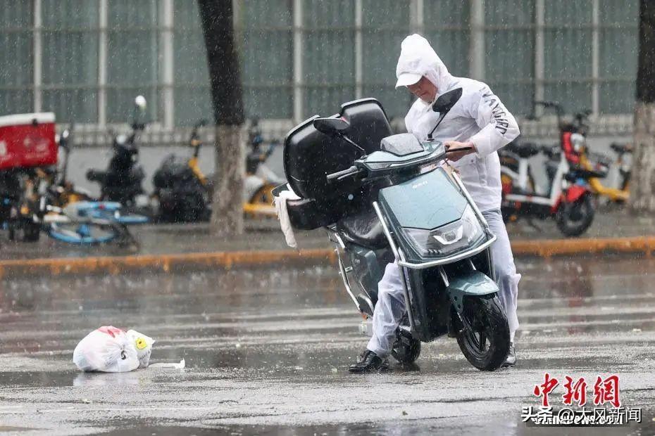 最新调侃下雨天搞笑段子集锦